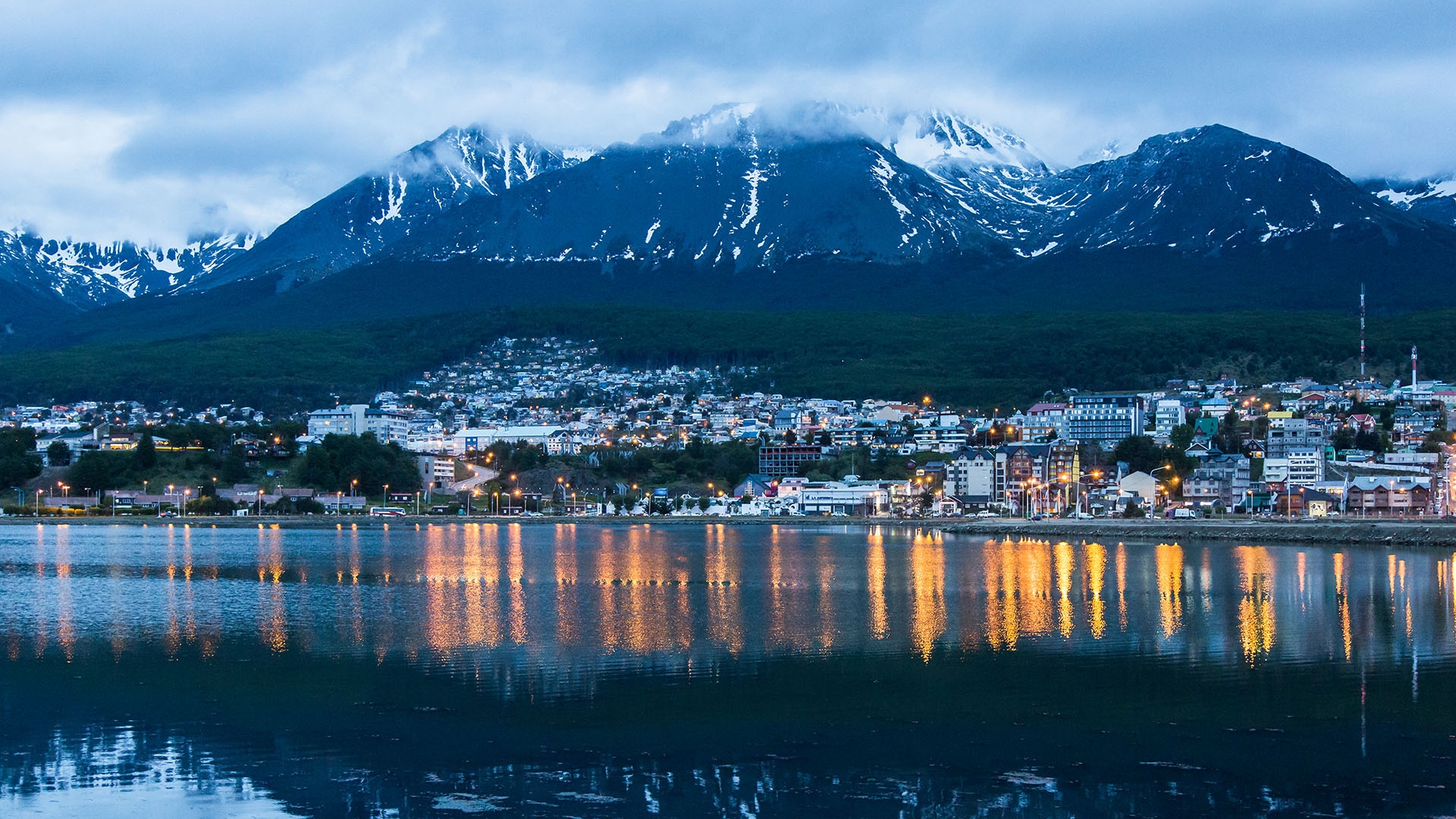 Vista panorámica del Canal Beagle desde Ushuaia